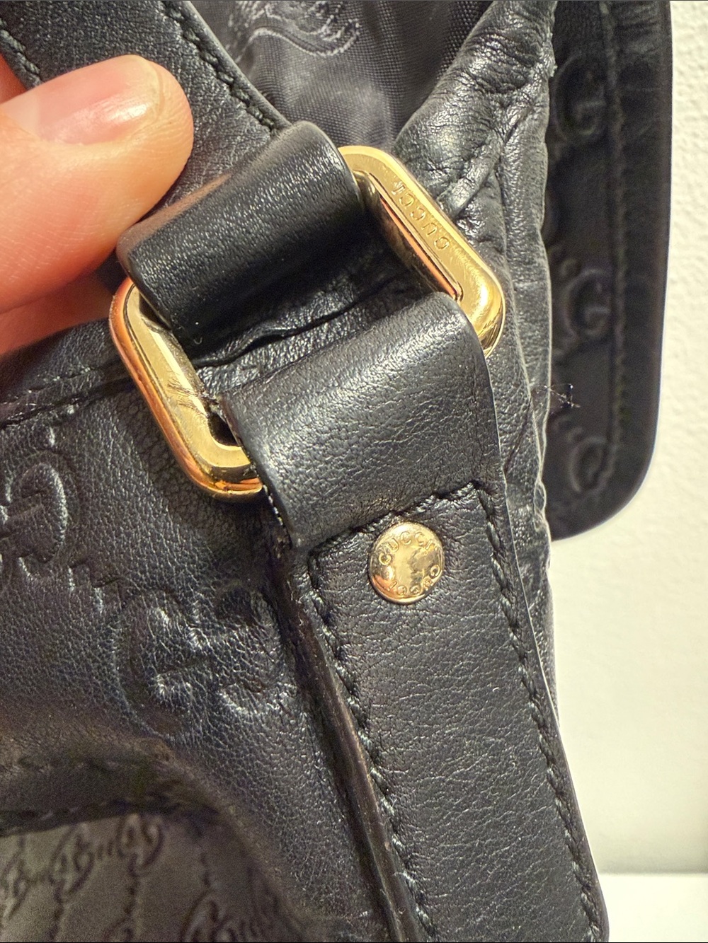 Gucci Vintage Black GG-Embossed Leather Messenger Bag - Picture 6 of 7